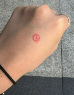3일 제9회 전국동시지방선거를 찾은 광주 살레시오여자고등학교 김나영(18)양은 투표 후 인증도장을 찍었다. 김나영 양 제공