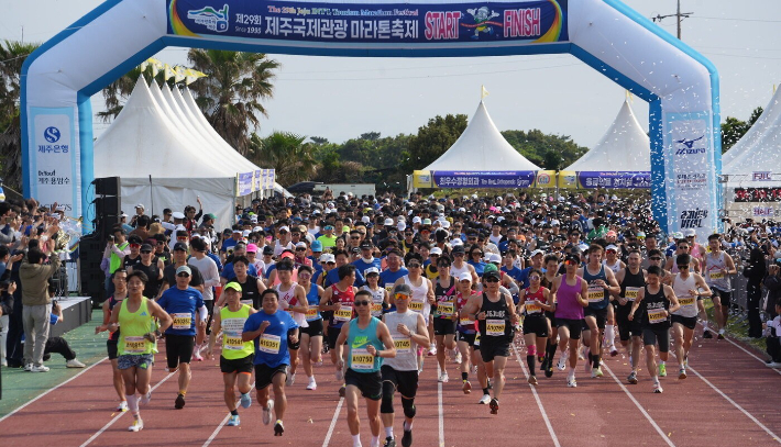 지난해 열린 제주국제관광마라톤축제. 제주도관광협회 제공