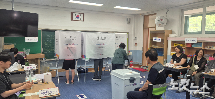 전주시 덕진구 조촌초등학교에 마련된 투표소. 심동훈 기자