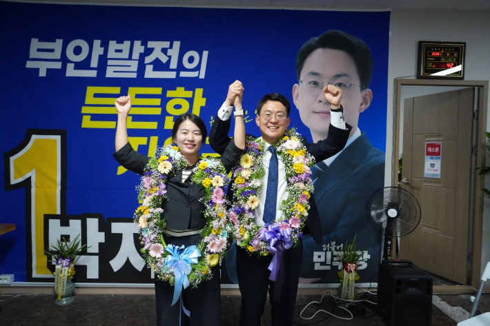 제9회 전국동시지방선거와 함께 치러진 전북 군산·김제·부안 국회의원 보궐선거에서 더불어민주당 박지원 후보의 당선이 확실시됐다. 후보 측 제공