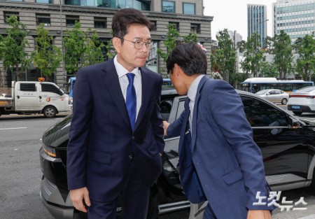 굳은 표정의 정원오