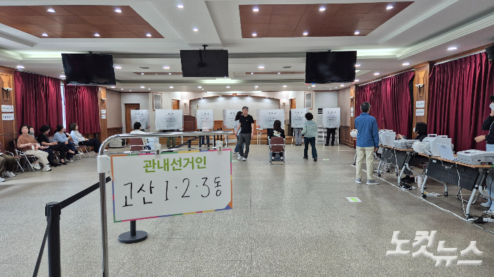 지난 29일 대구 수성구 고산3동 행정복지센터 사전투표소. 곽재화 기자