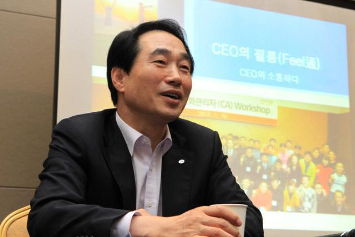 우상호 강원도정 인수위원장에 '전 새누리당 최흥집 강원지사 후보'
