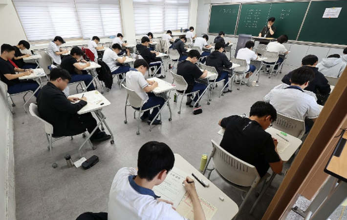2027학년도 대학수학능력시험 6월 모의평가 실시 모습. 연합뉴스