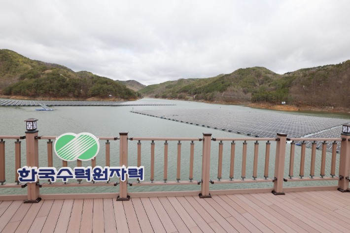 수상형 태양광발전. 한수원 제공