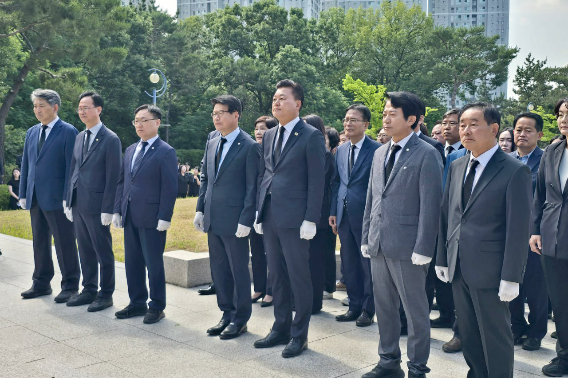 민주당 신용한 충북지사 당선인 캠프 제공