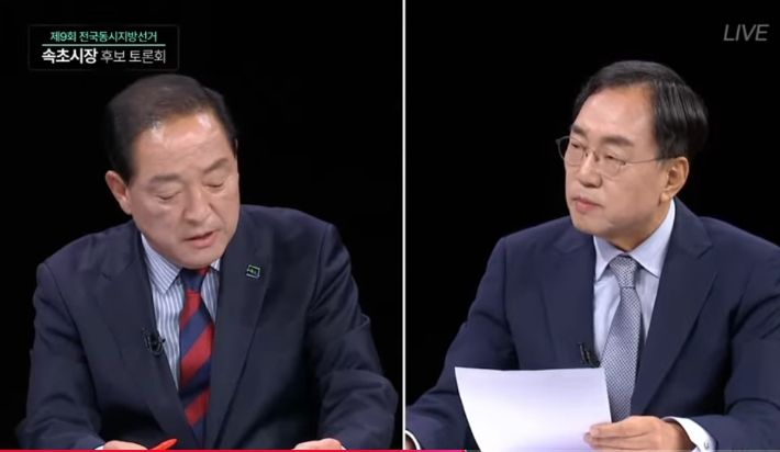 속초시장 후보 TV토론회에서 공방을 벌이고 있는 국민의힘 이병선 후보(왼쪽) 더불어민주당 김철수 후보. MBC강원영동 유튜브 화면 캡처