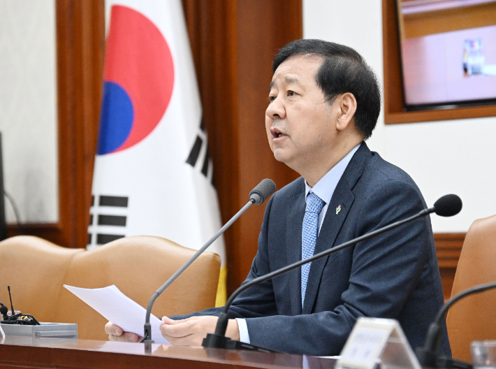 구윤철 부총리 겸 재정경제부 장관이 5일 서울 종로구 정부서울청사에서 열린 '비상경제본부회의 겸 경제관계장관회의'를 주재, 모두발언을 하고 있다. 재정경제부 제공