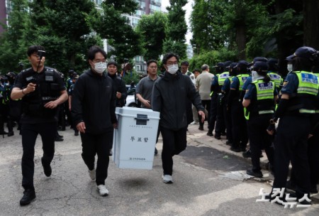 이송되는 투표함
