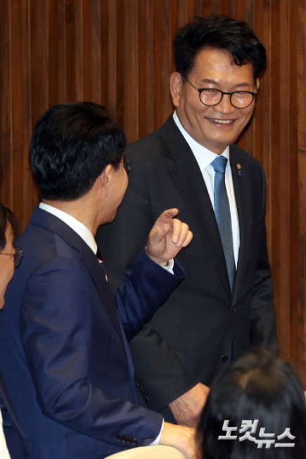 대화하는 송영길-조정식