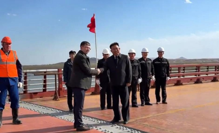 지난 4월 21일 열린 북러 두만강 자동차 다리 상판 연결행사. 북한 주재 러시아 대사관 페이스북. 조선중앙통신 캡처