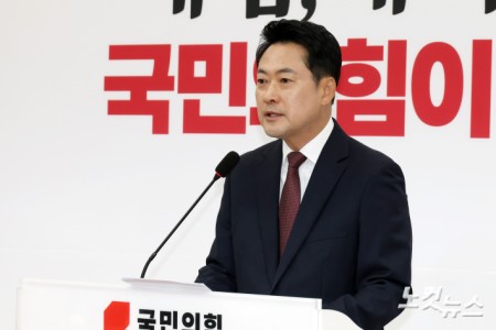 국민의힘 장동혁 대표가 7일 서울 여의도 국회에서 6·3 지방선거에서 발생한 투표지 부족 사태와 관련 기자회견을 하고 있다.