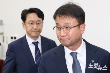긴급 기자간담회 참석하는 한병도 원내대표