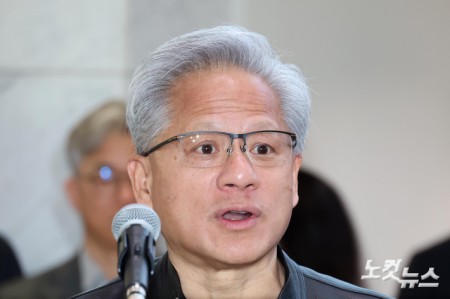 질의 답하는 젠슨 황 최고경영자