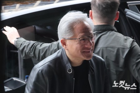 SK 본사 도착한 젠승 황
