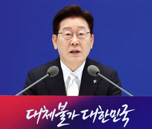 이재명 대통령이 8일 청와대 영빈관에서 열린 취임 1주년 기자회견에서 발언하고 있다. 연합뉴스
