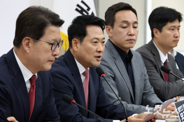 국민의힘 장동혁 대표가 8일 서울 여의도 국회에서 열린 최고위원회의에서 발언을 하고 있다. 윤창원 기자
