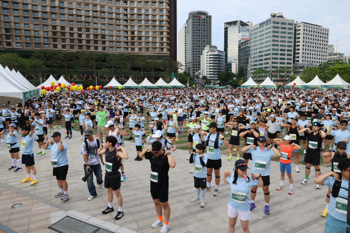 한수원이 7일 서울시청 광장과 청계천 일대를 달리는 '2026 마인드마라톤'을 성황리에 개최했다. 한수원 제공