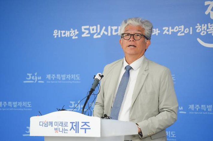 8일 브리핑중인 김양보 관광교류국장. 제주도 제공