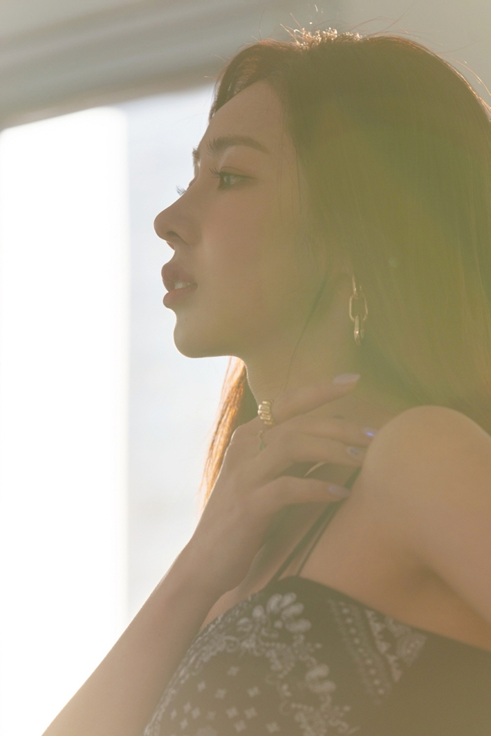 오늘(8일) 저녁 6시 새 싱글 '영써티'를 발매하는 피에스타 출신 옐. 코스믹 레이더스 제공