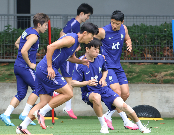 2026 북중미 월드컵에 출전하는 한국 축구 국가대표팀 선수들이 8일(현지시간) 멕시코 과달라하라 인근 사포판의 치바스 바예 베르데에서 훈련하고 있다. 연합뉴스