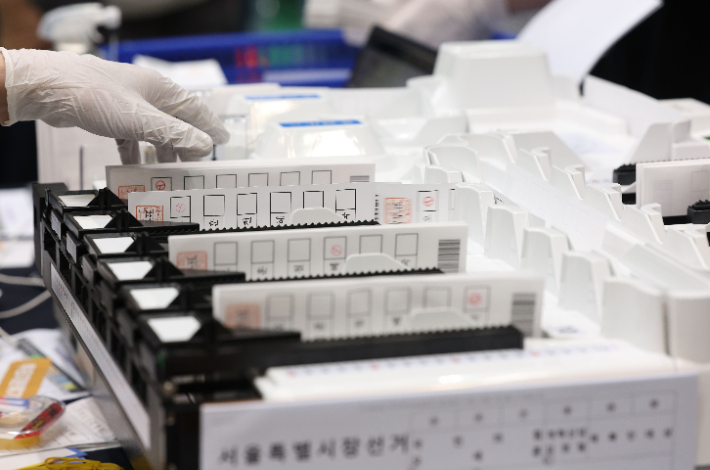 6·3지방선거 개표작업. 연합뉴스