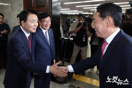 인사하는 김도읍·성일종·정점식
