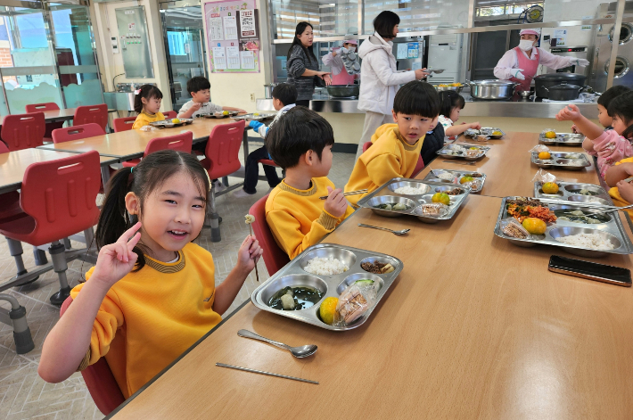 전북 순창군이 추진 중인 친환경농산물 학교급식. 순창군 제공
