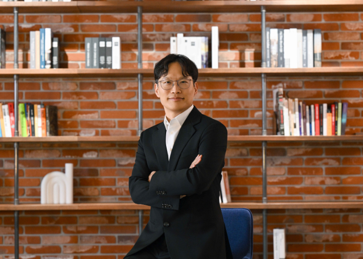 현대자동차그룹은 올해 초 현대차·기아 AVP본부와 42dot CEO로 합류한 박민우 사장의 인터뷰 콘텐츠를 통해 미래 모빌리티 시대에 그가 생각하는 개발 관점에서의 AI·자율주행·SDV(소프트웨어 정의 차량) 분야 대응 전략과 인재 및 조직 육성 철학을 공개했다. 현대차그룹 제공