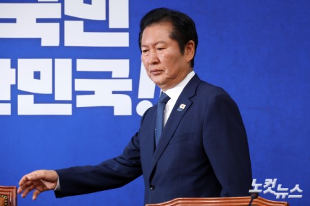 최고위원회의 참석하는 정청래 대표