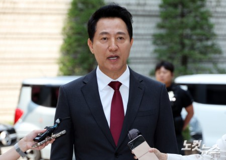 오세훈 서울시장이 10일 오전 서울 서초구 서울중앙지방법원에서 열린 