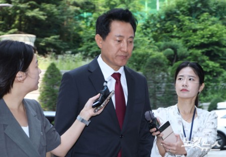 오세훈 서울시장이 10일 오전 서울 서초구 서울중앙지방법원에서 열린 
