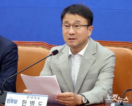 발언하는 한병도 원내대표