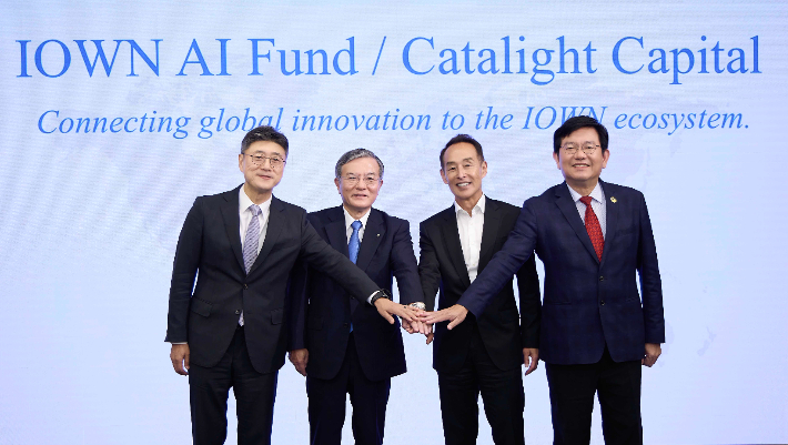 SK가 일본·대만을 대표하는 ICT 기업과 손을 맞잡고 AI 생태계 확장에 나선다. 왼쪽부터 정재헌 SKT CEO, 시마다 아키라 NTT CEO, 손영권 월든 카탈리스트 벤처스(WCV) 공동 창업자, 린롱츠 중화텔레콤 사장. SK텔레콤 제공