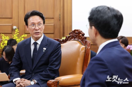 조정식 국회의장 찾은 김민석 국무총리