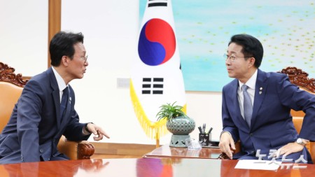 대화하는 조정식 국회의장-김민석 국무총리