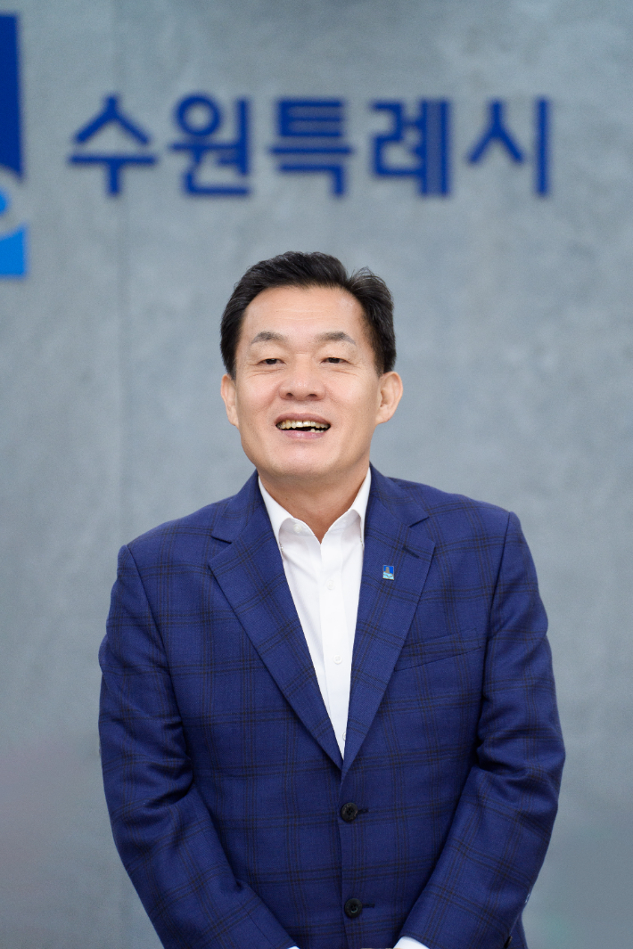 시정에 복귀한 이재준 수원시장. 수원시 제공