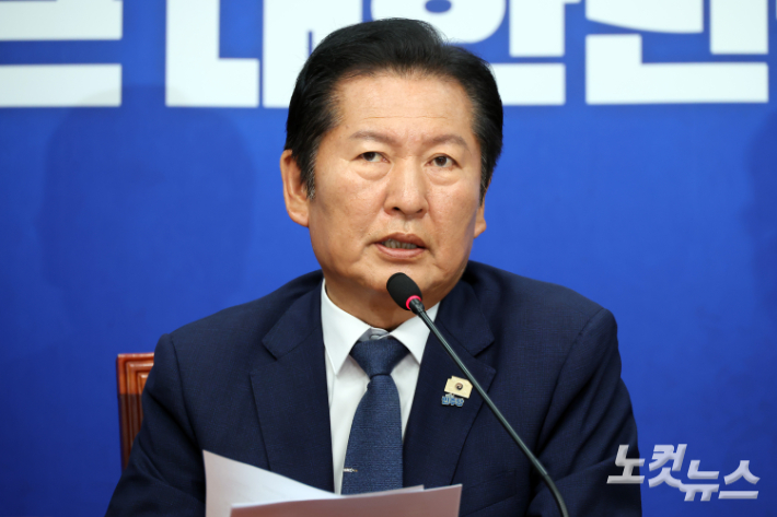 더불어민주당 정청래 대표가 10일 서울 여의도 국회에서 열린 최고위원회의에서 발언을 하고 있다. 윤창원 기자