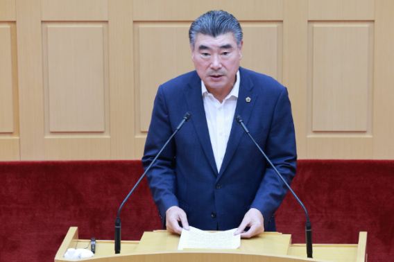 최명수 전남도의원이 10일 제399회 임시회 제1차 본회의에서 대표발의한「과수 저온피해 지원 및 농작물재해보험 제도개선 촉구 건의안」과 관련해 정부 차원의 실질적인 피해지원과 제도개선을 강력히 촉구했다. 전남도의회 제공