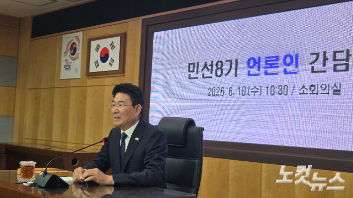 노관규 순천시장이 10일 언론인 간담회에서 소회를 밝히고 있다. 박사라 기자 