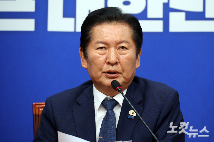 더불어민주당 정청래 대표가 10일 서울 여의도 국회에서 열린 최고위원회의에서 발언을 하고 있다. 윤창원 기자