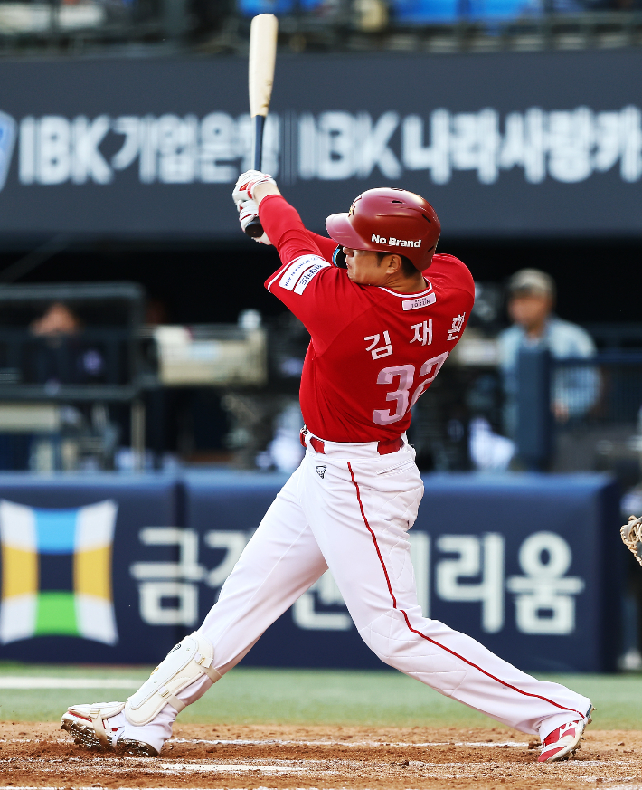 김재환의 호쾌한 스윙 모습. SSG 랜더스 