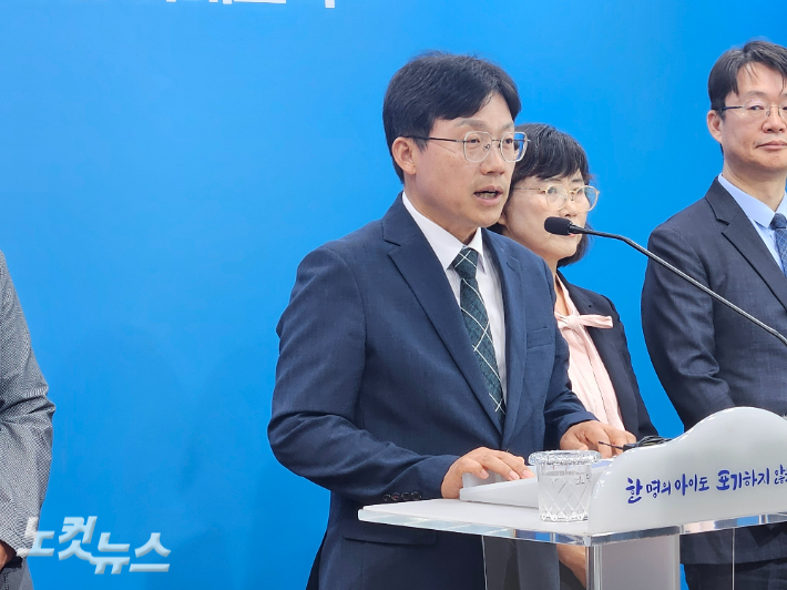 조용식 울산광역시교육감 당선인이 11일 인수위 구성에 대해 설명하고 있다. 반웅규 기자