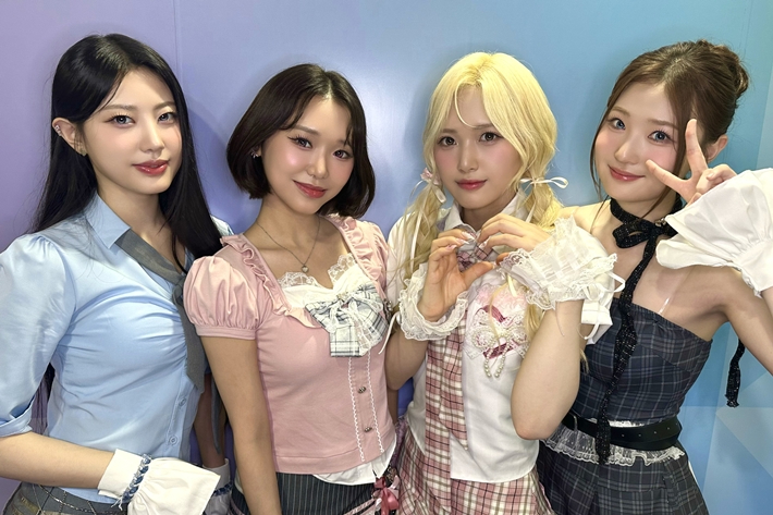 10일 방송한 '쇼! 챔피언'에서 타이틀곡 '피카소' 무대를 선보인 신인 걸그룹 크레이즈엔젤. 크레이즈엔젤 공식 트위터