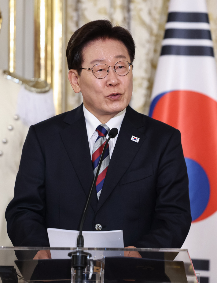 이재명 대통령이 11일(현지시간) 로마 대통령궁에서 열린 세르지오 마타렐라 이탈리아 대통령과의 공동언론발표에서 발언하고 있다. 연합뉴스