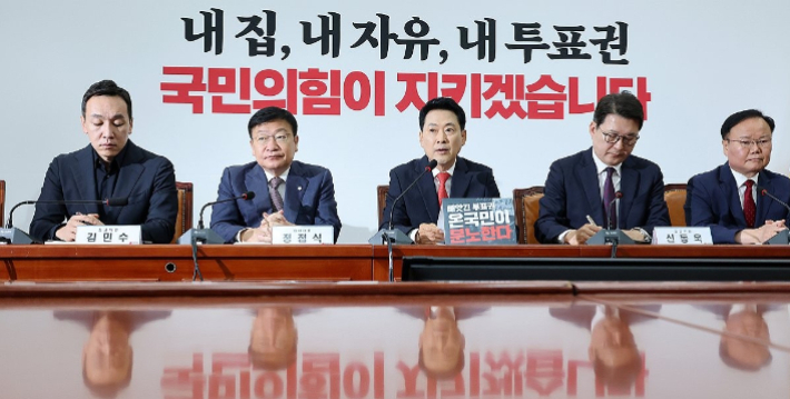 국민의힘 장동혁 대표가 11일 국회에서 열린 최고위원회의에서 발언하고 있다. 연합뉴스