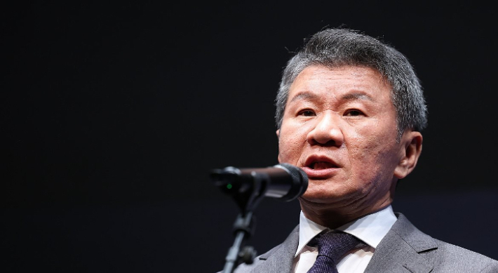 정몽규 대한축구협회 회장이 16일 서울 종로구 아산정책연구원에서 열린 2025 K리그 명예의 전당 헌액식에서 축사하고 있다.  연합뉴스