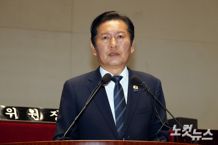 더불어민주당 정청래 대표가 11일 서울 여의도 국회에서 열린 의원총회에서 발언을 하고 있다. 윤창원 기자