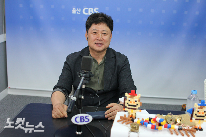 김성연 태화강마두희축제 총감독이 올해 축제 슬로건인 '일상 탈출, 태화강에 빠지다'에 대해 설명하고 있다.  반웅규 기자