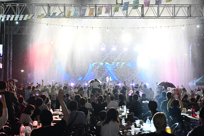 태화강변에서 즐길 수 있는  DJ 쇼, 야간 워터밤 등 다양한 프로그램이 마련된다. 지난해 축제때 DJ 쇼 모습. 중구청 제공